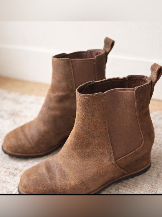 UGG Shoes - UGG  Pax Hidden Wedge  Boots Women's Suede Brown Waterproof. Size 9 (39)